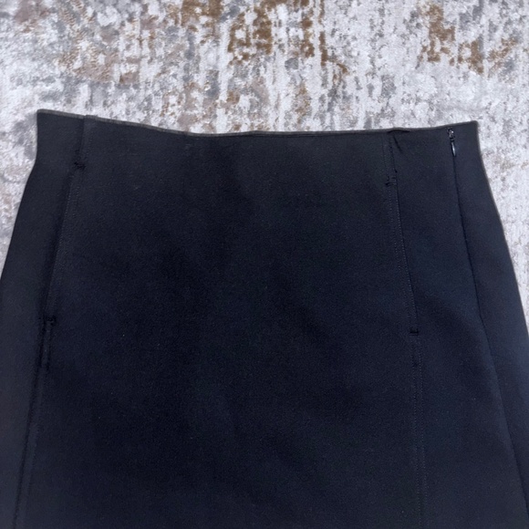 Black mini skirt - Picture 5 of 5